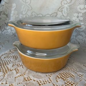 2 Vintage Stacking Pyrex Dishes in 70s, “friendship yellow”
